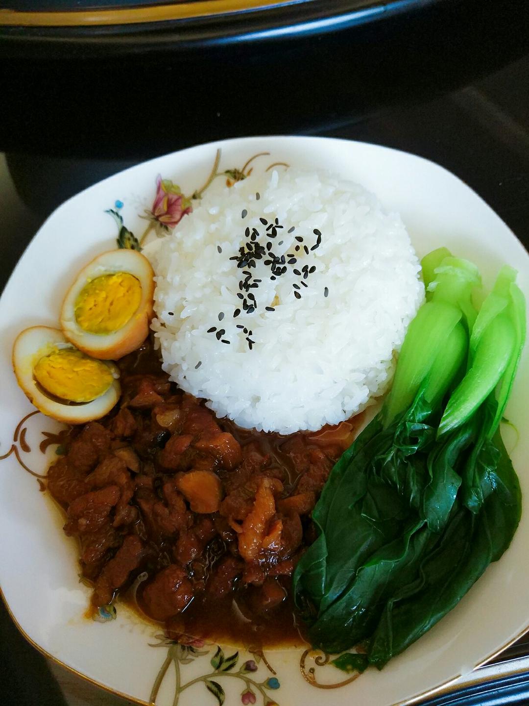 洋葱酥卤肉饭