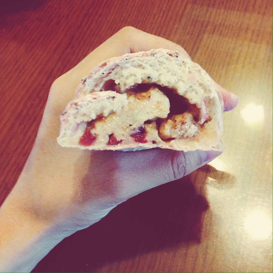 白芝麻麻薯杂粮果干软欧包