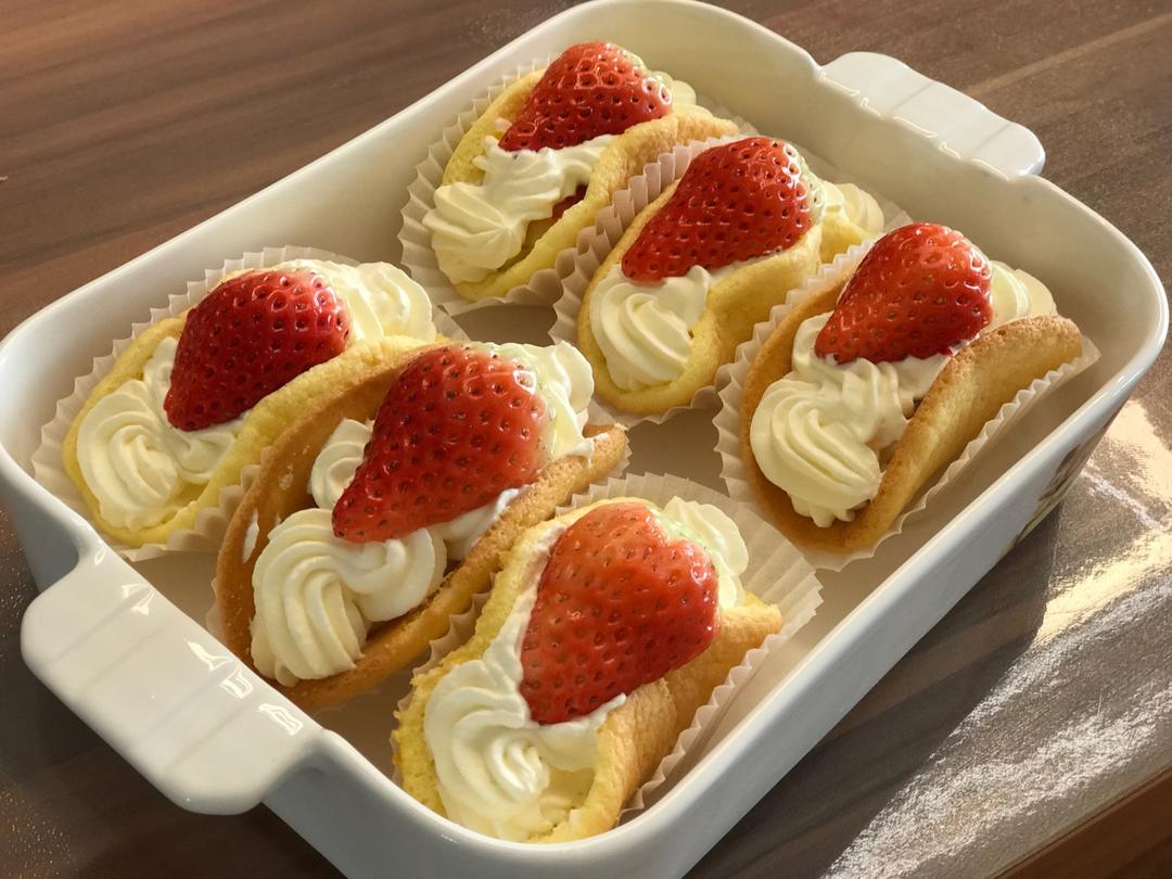 韩国最热门的甜品店Le Bread Lab的草莓蛋糕卷