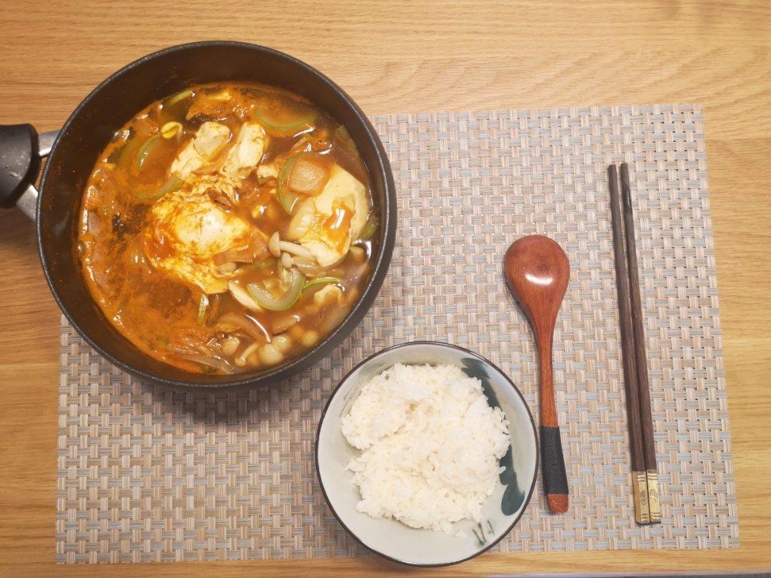 韩式泡菜豆腐锅/辣白菜豆腐汤