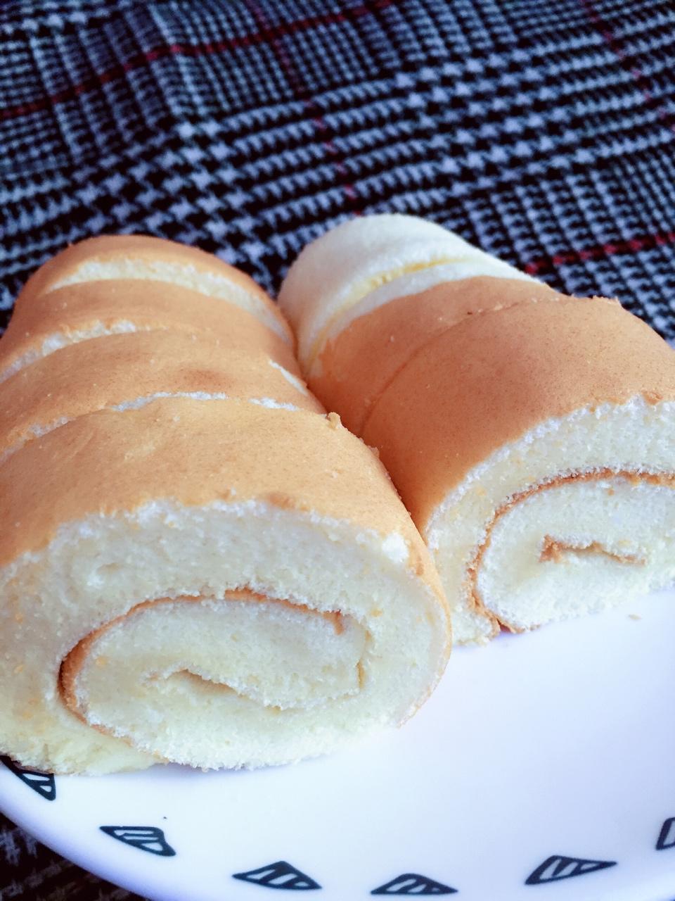 小丁咚做的原味蛋糕卷