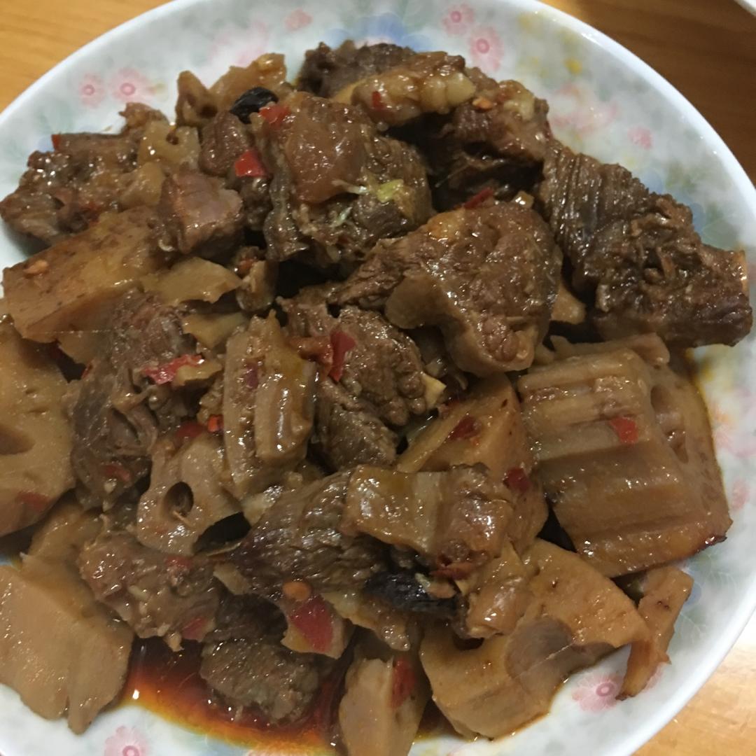 焖牛腩