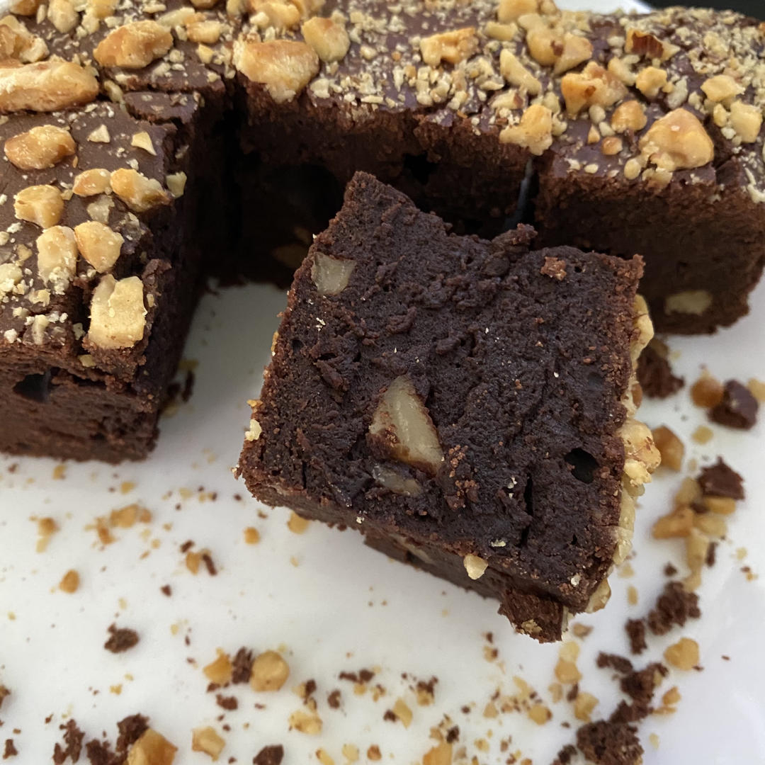 香味浓郁的巧克力布朗尼蛋糕