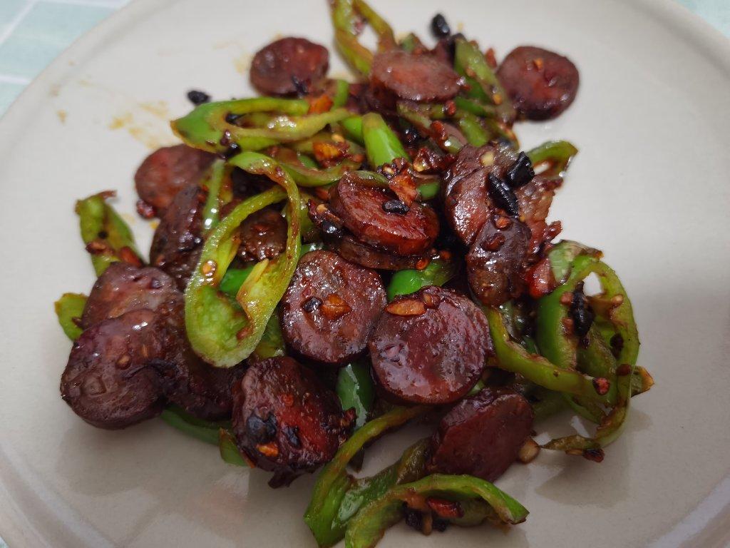 青椒炒广式香肠