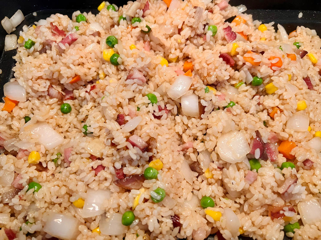 超简单的什锦腊肉炒饭