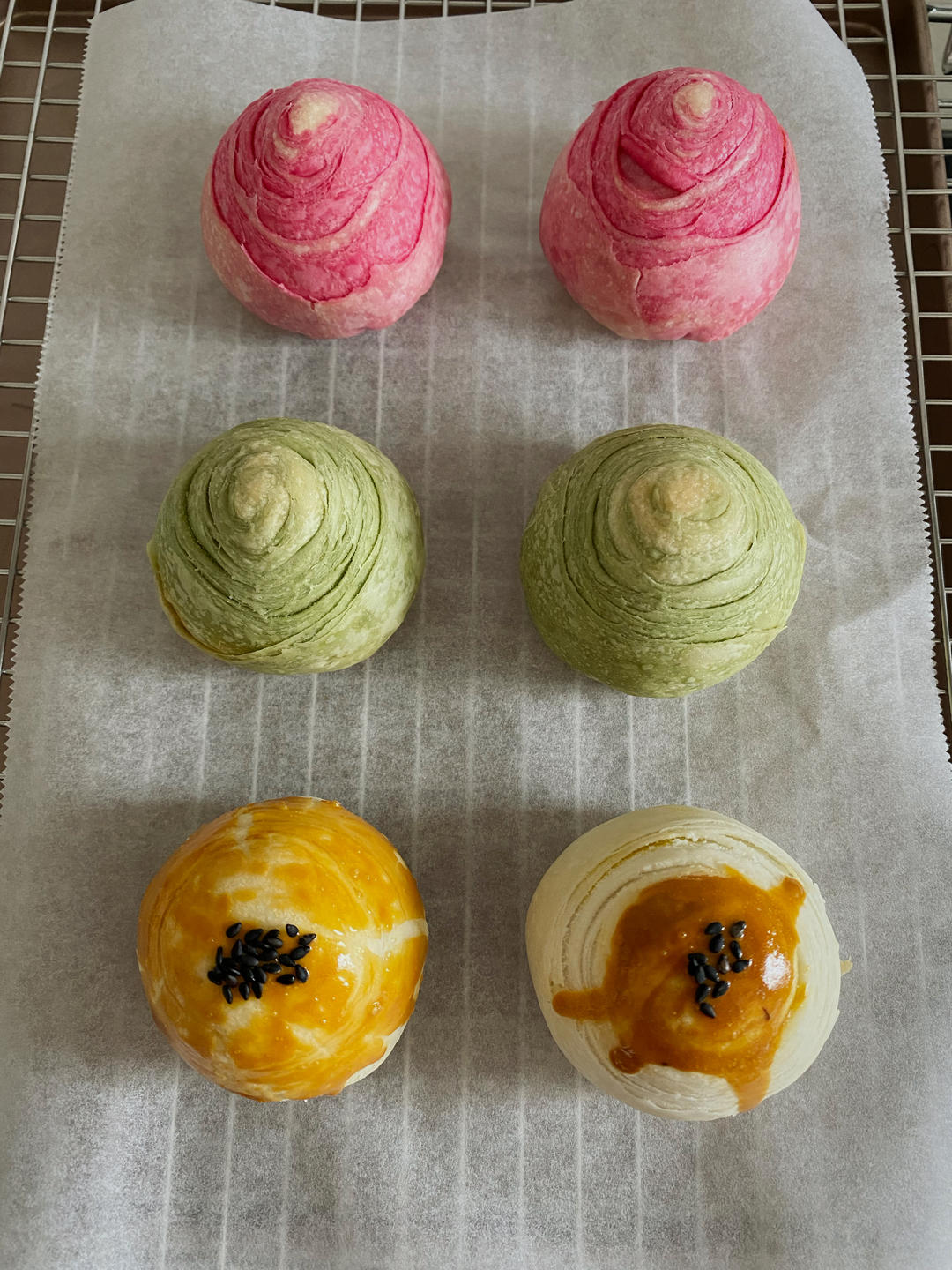 黑芝麻螺旋蛋黄酥