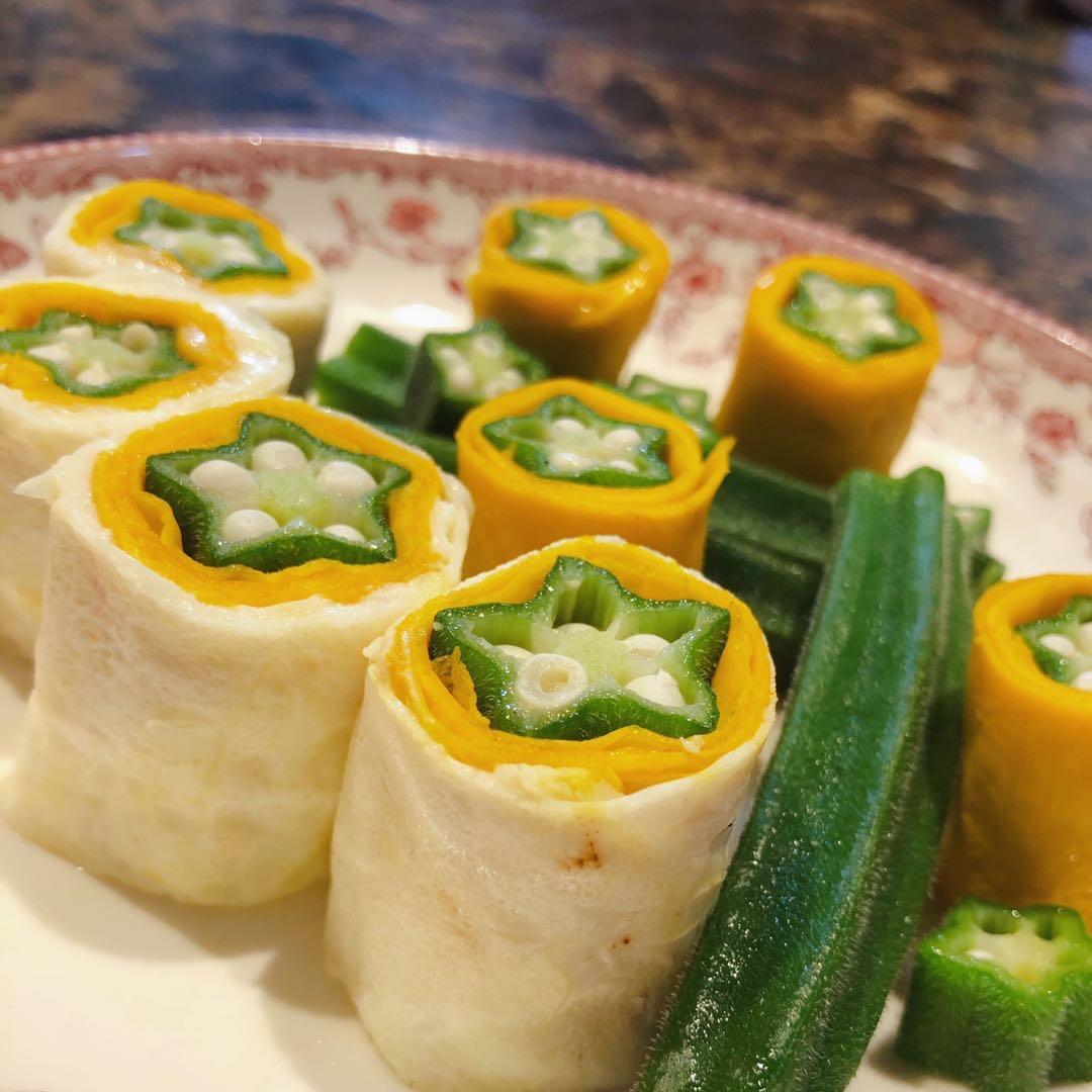 秋葵鸡蛋卷