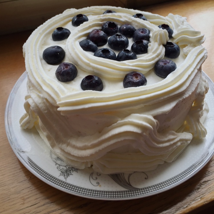 时下流行的鲜奶油戚风裸蛋糕