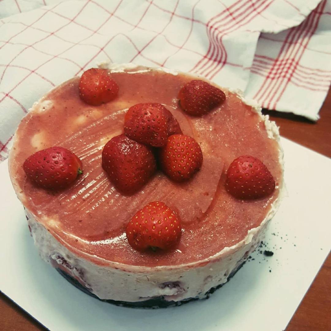 草莓慕斯蛋糕
