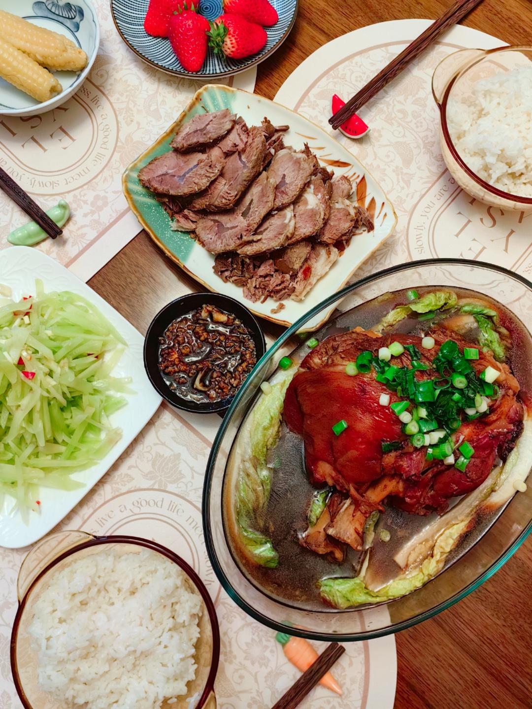 超下饭的~菇酥红烧肉