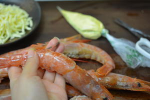 年夜饭系列海鲜——芝士焗大虾的做法 步骤1