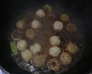 用鲍鱼汁做的             口蘑烧肉丸的做法 步骤2
