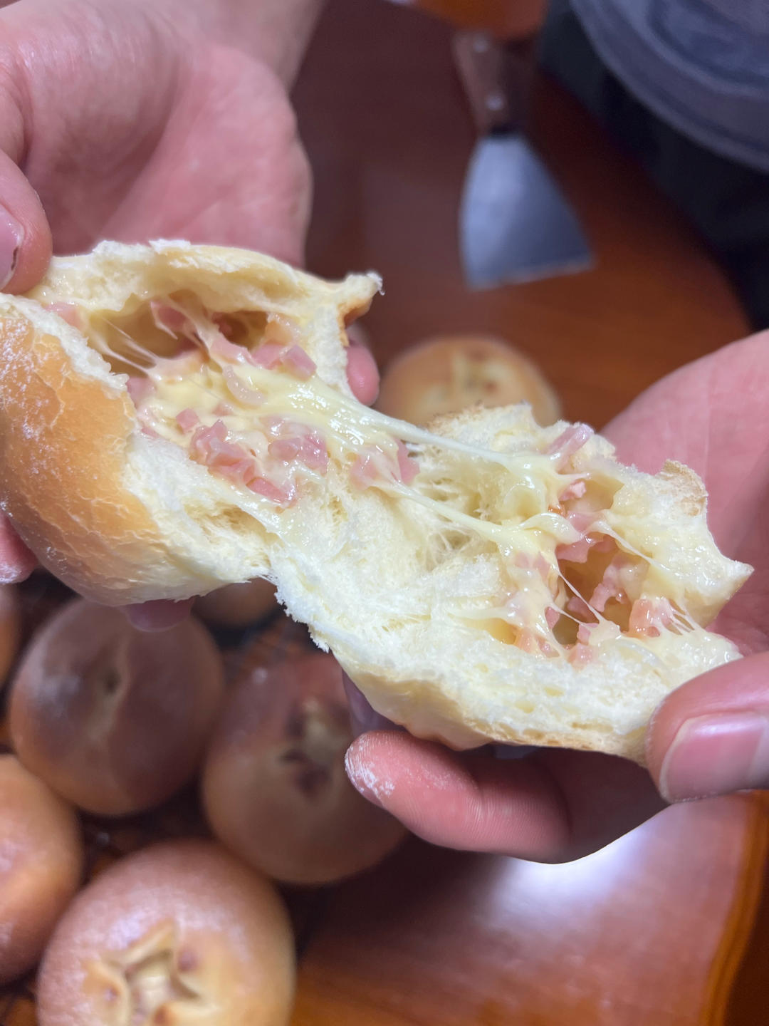 (超好吃的咸口面包）爆浆培根芝士面包