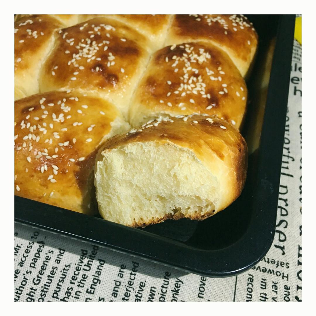 大人小孩都爱不释口的【蜂蜜牛奶小餐包】