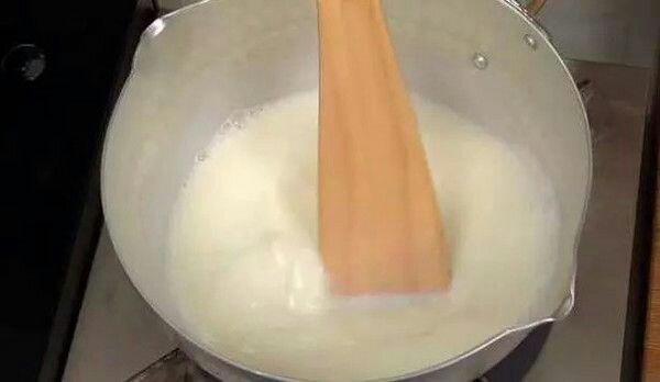 简单牛奶布丁的做法 步骤8