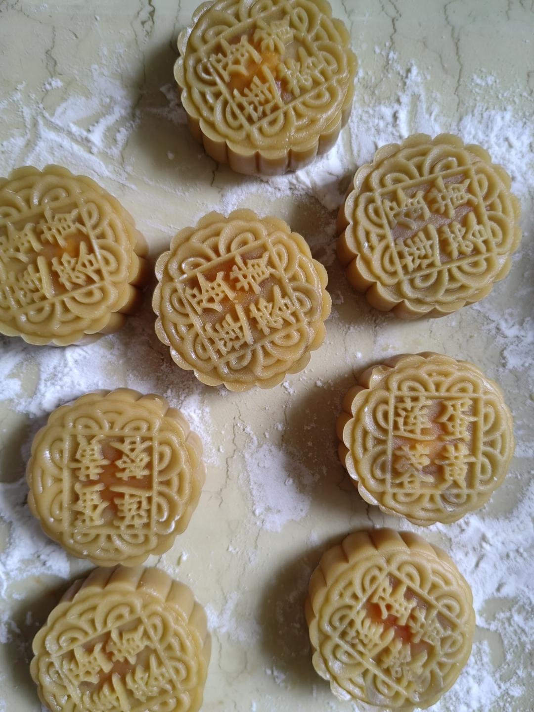 广式月饼—蛋黄莲蓉月饼