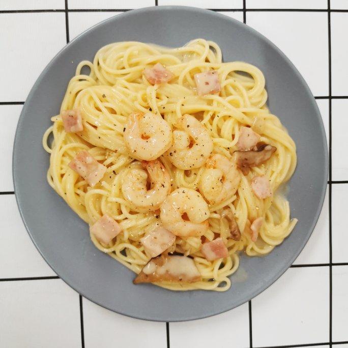 奶油培根意大利面