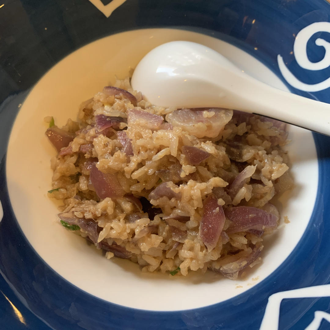 洋葱腊肠炒饭