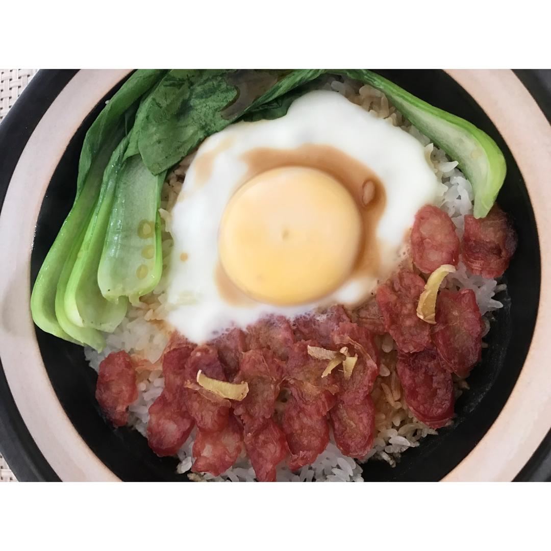 广式腊味煲仔饭