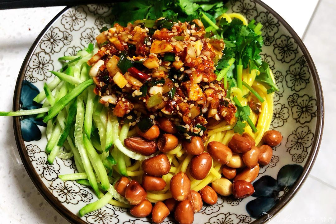 【酸辣凉拌面】夏天必备，酸辣开胃，连吃三大碗