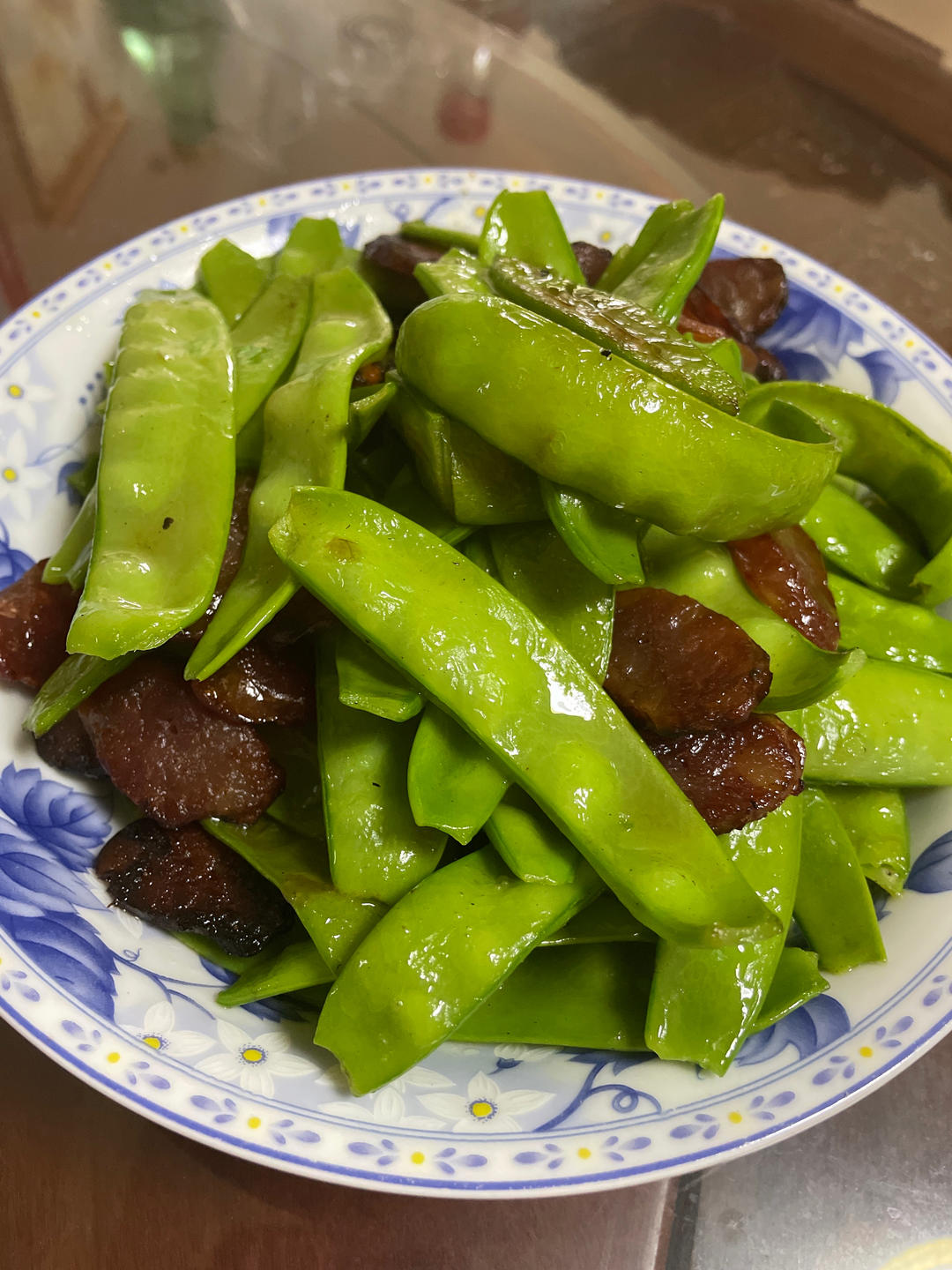 无比简单的荷兰豆炒腊肠，营养又好吃～！