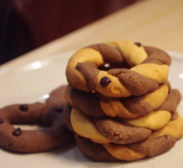 双色黄油圈圈饼