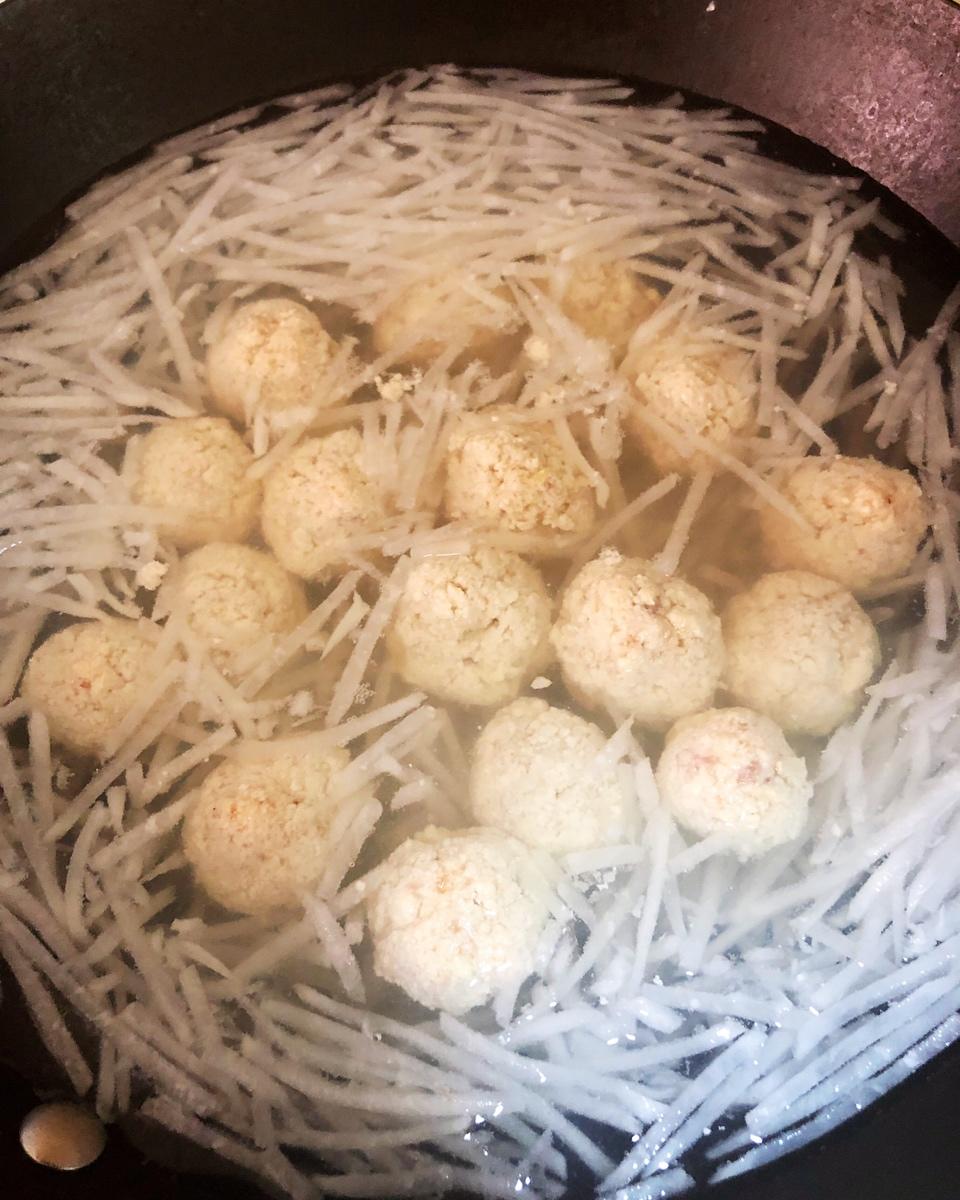 【10分钟系列】白萝卜豆腐圆子汤