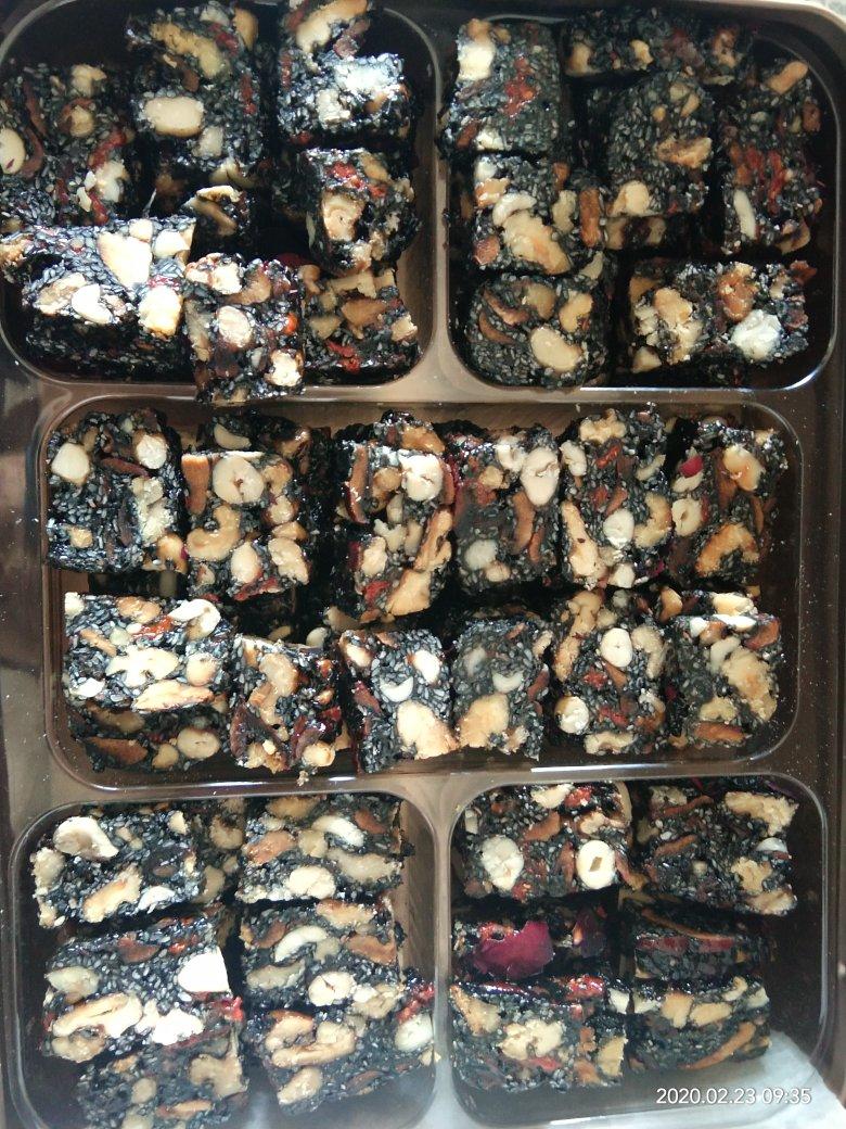 枸杞核桃花生黑芝麻片