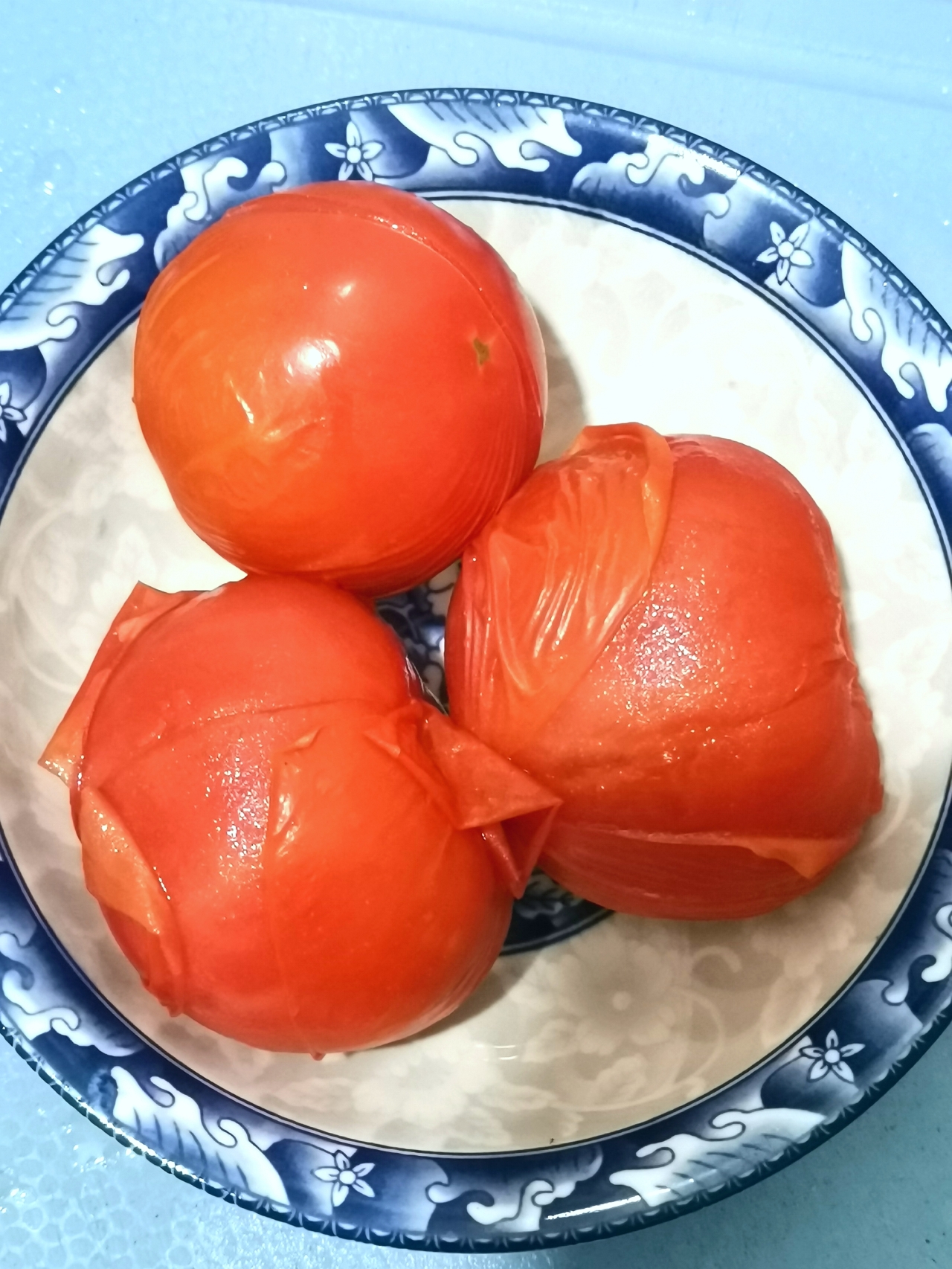 西红柿巧去皮的做法