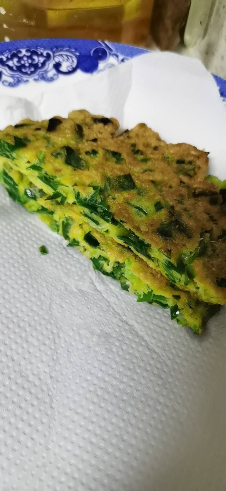 懒人韭菜馅饼，切一切，拌一拌，煎一煎就做好了