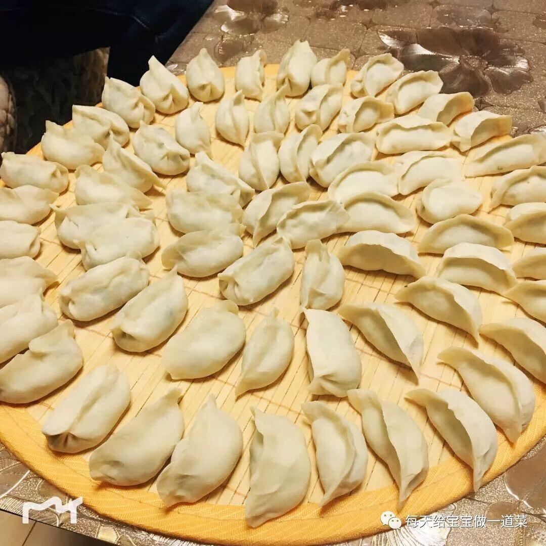 我家最爱的韭菜虾仁鸡蛋肉饺子