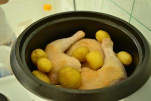 洋葱焖鸡的做法 步骤4