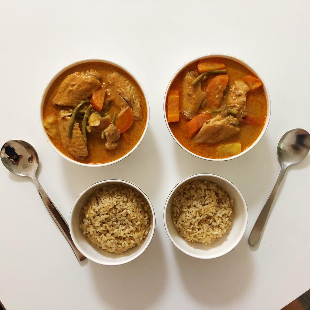 红咖喱鸡肉炖杂蔬