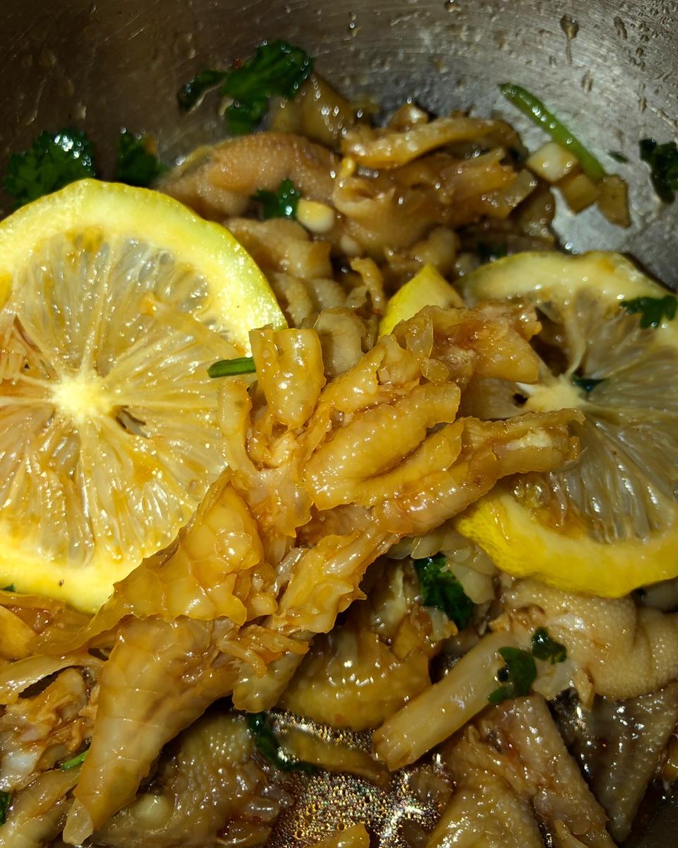 【酸辣无骨凤爪】