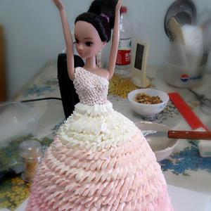 美美哒的芭比公主蛋糕的做法 步骤4