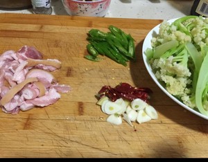 老丁的私房菜-干锅花菜的做法 步骤1