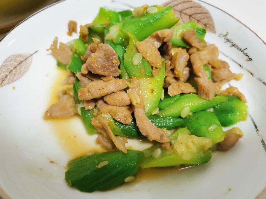 超甜的丝瓜炒肉😋