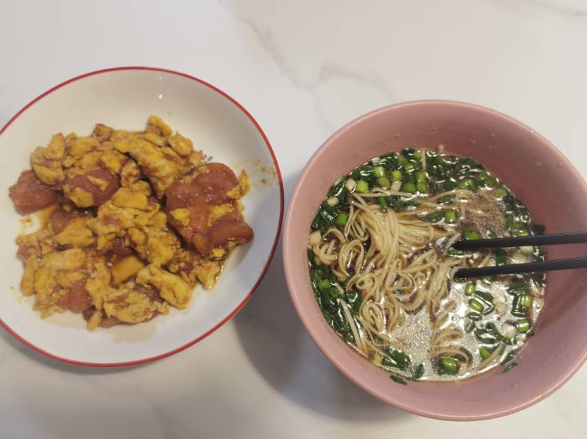 好简单的葱花面条，又鲜又香，早餐来一碗太舒服