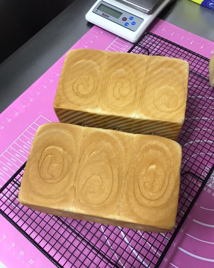 吐司，奶香手撕面包，超级香浓