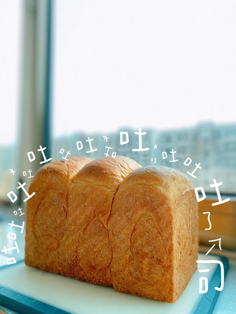 超级浓郁柔软的布里欧修吐司