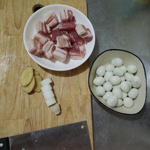 虎皮鹌鹑蛋红烧肉的做法 步骤1