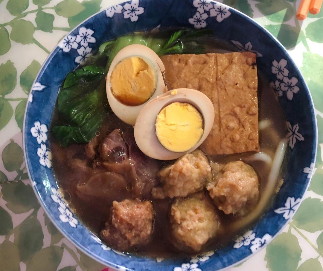 早餐-鸡汤葱花乌冬面