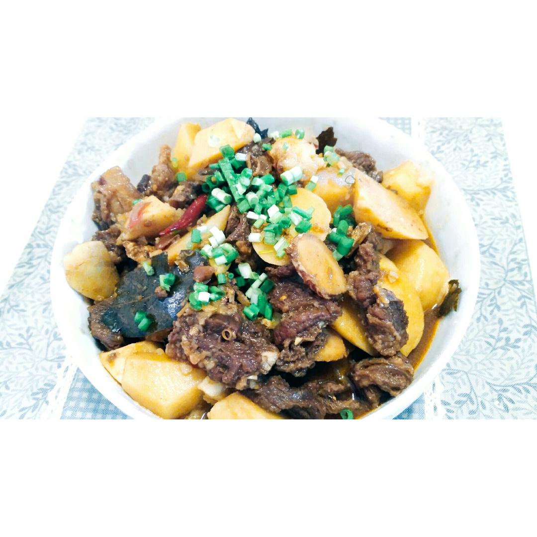 胡萝卜土豆烧牛腩