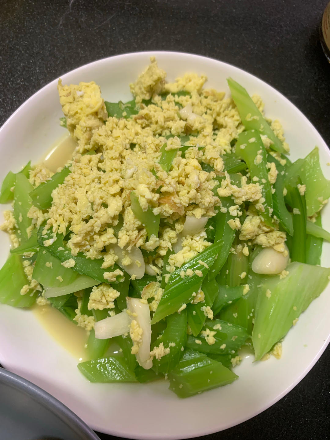 西芹炒鸡蛋