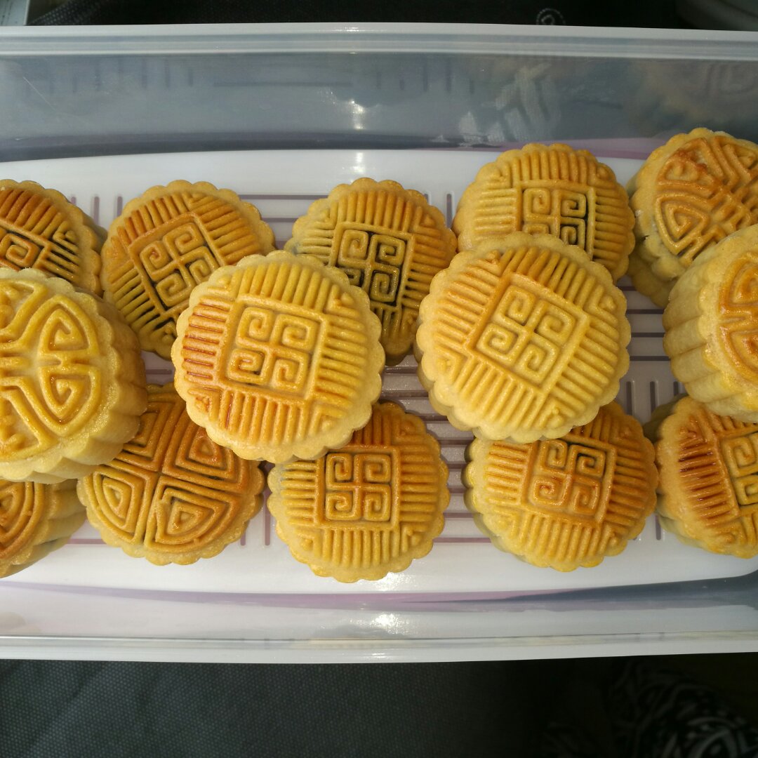 广式月饼—蛋黄冬翅月饼