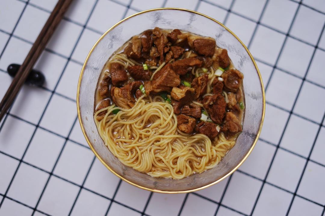 【红烧羊肉煨面】