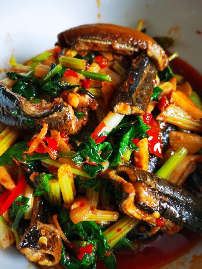 鳝鱼炒蒜薹