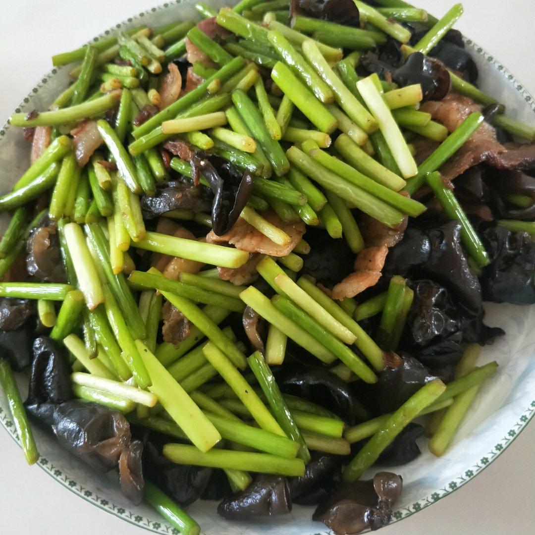 蒜苔木耳炒肉