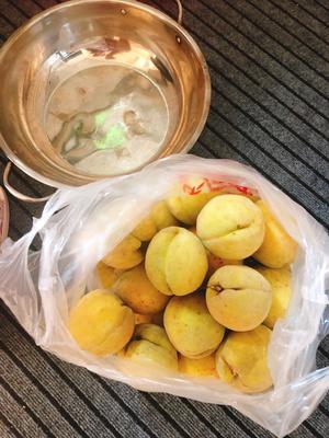 锦绣黄桃罐头的做法 步骤2