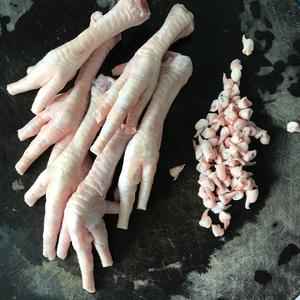海底椰螺肉鸡脚汤的做法 步骤2